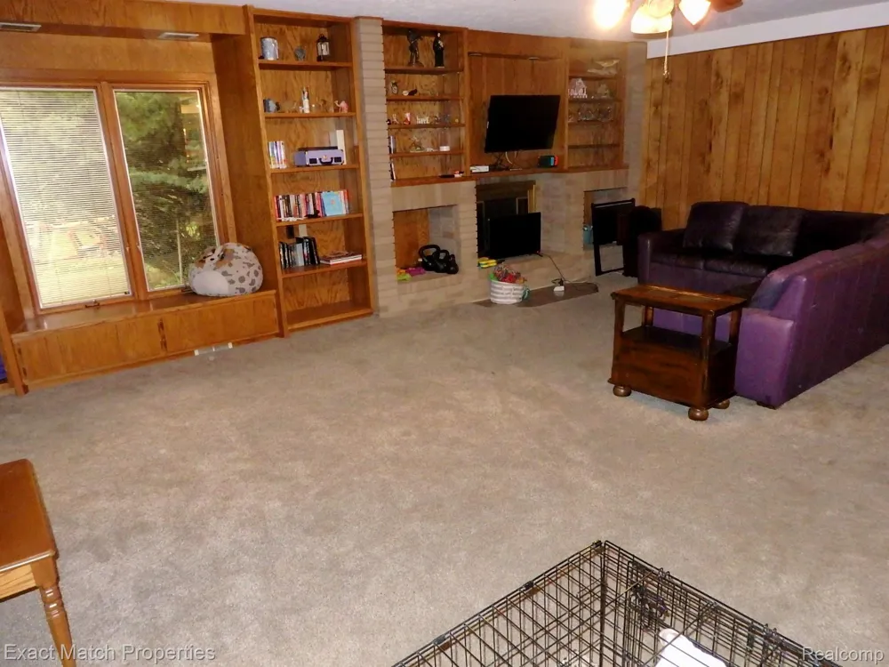9438 W Shady Grove Court White Lake Charter Township, MI 48386