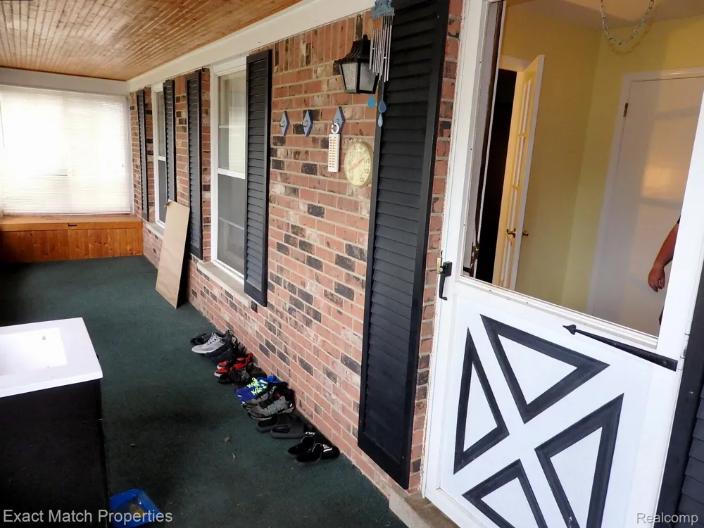 9438 W Shady Grove Court White Lake Charter Township, MI 48386