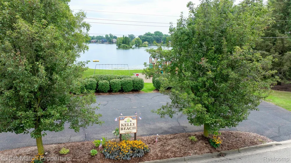 9438 W Shady Grove Court White Lake Charter Township, MI 48386