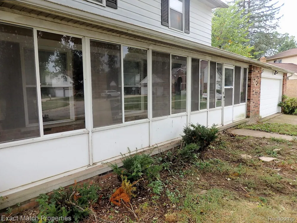 9438 W Shady Grove Court White Lake Charter Township, MI 48386