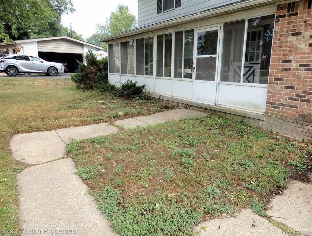 9438 W Shady Grove Court White Lake Charter Township, MI 48386