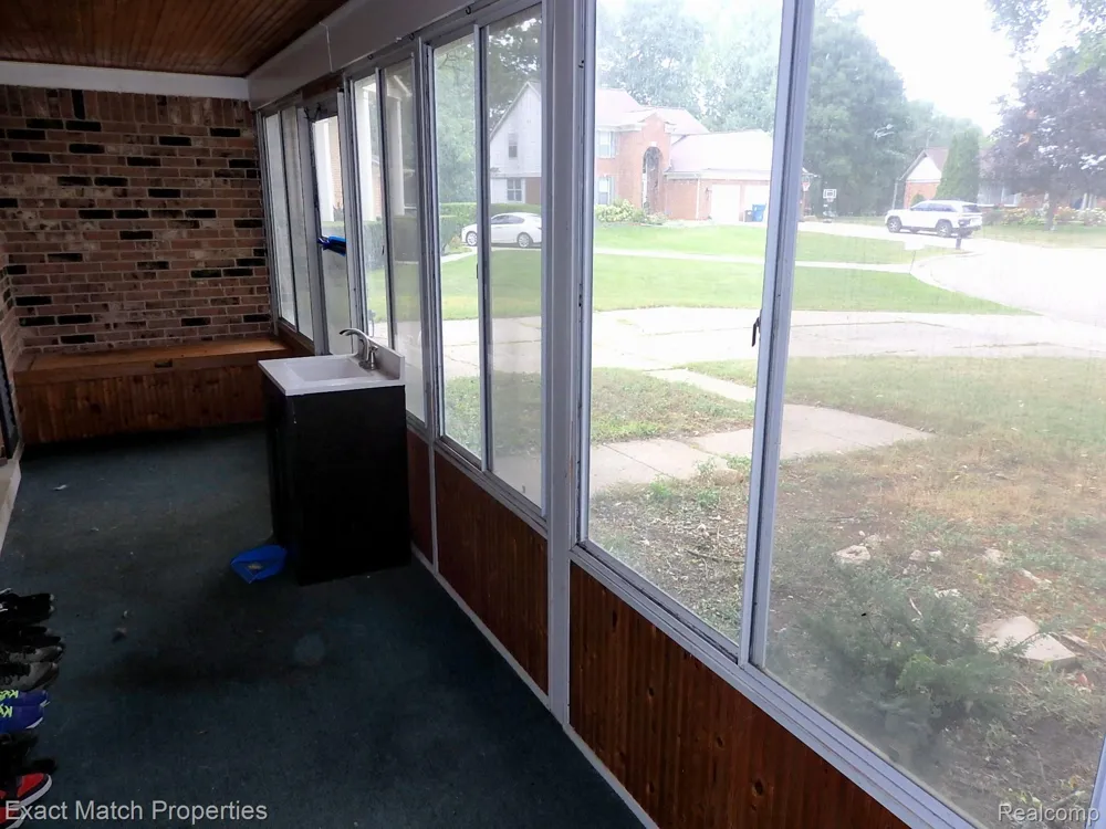 9438 W Shady Grove Court White Lake Charter Township, MI 48386