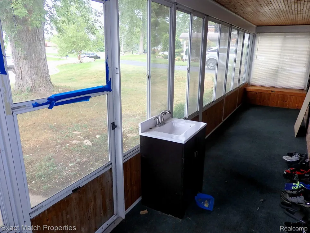 9438 W Shady Grove Court White Lake Charter Township, MI 48386