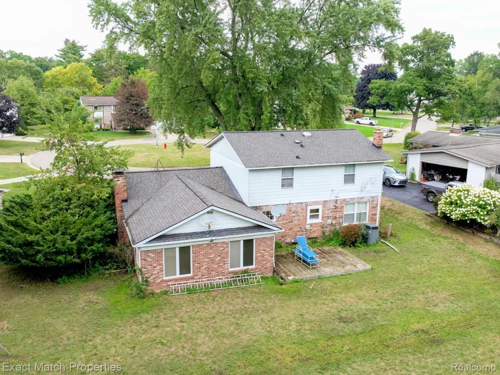 9438 W Shady Grove Court White Lake Charter Township, MI 48386