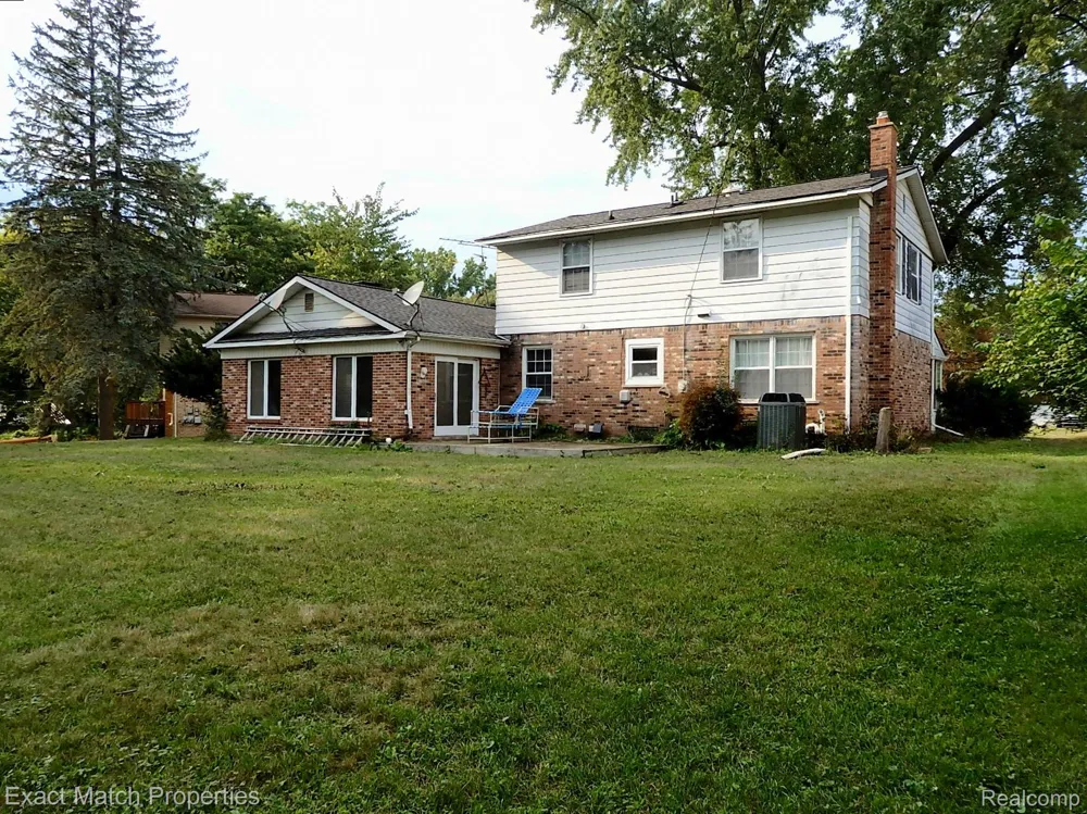 9438 W Shady Grove Court White Lake Charter Township, MI 48386