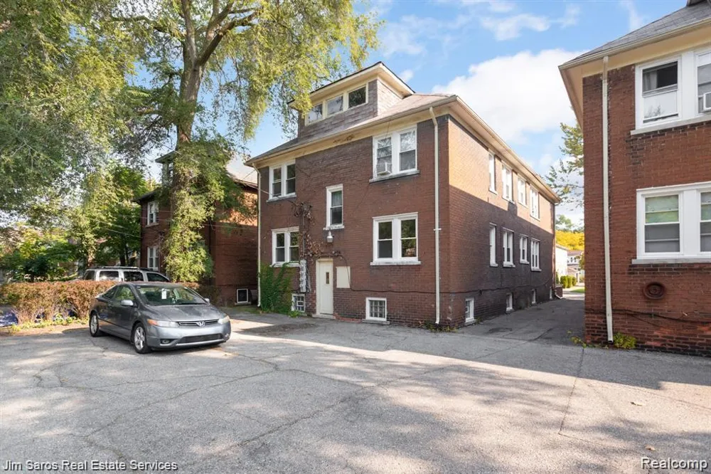 843 Beaconsfield Avenue Grosse Pointe Park City, MI 48230