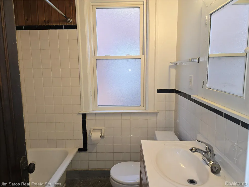 843 Beaconsfield Avenue Grosse Pointe Park City, MI 48230