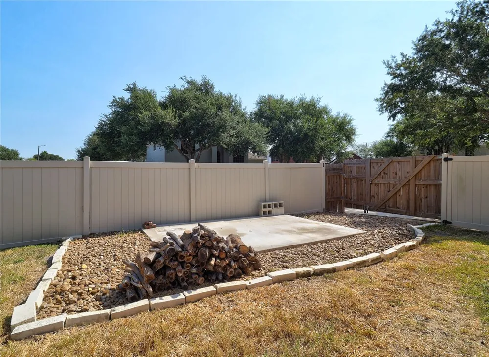 7401 Lake Livingston Corpus Christi, TX 78413