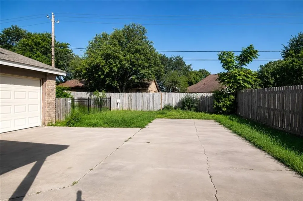 6941 Braesvalley Drive Corpus Christi, TX 78413