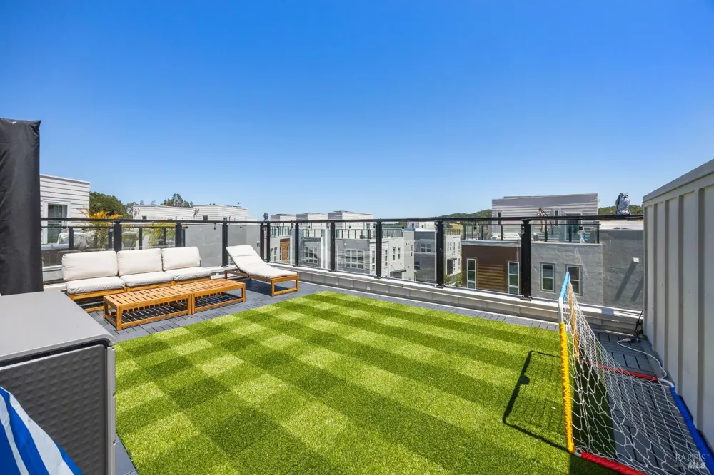 557 Valley Oaks Circle Novato, CA 94945