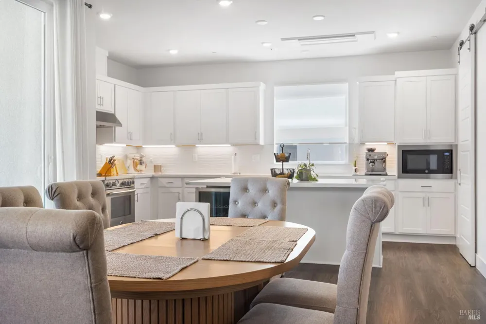 557 Valley Oaks Circle Novato, CA 94945