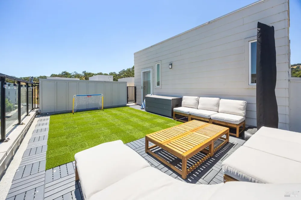 557 Valley Oaks Circle Novato, CA 94945