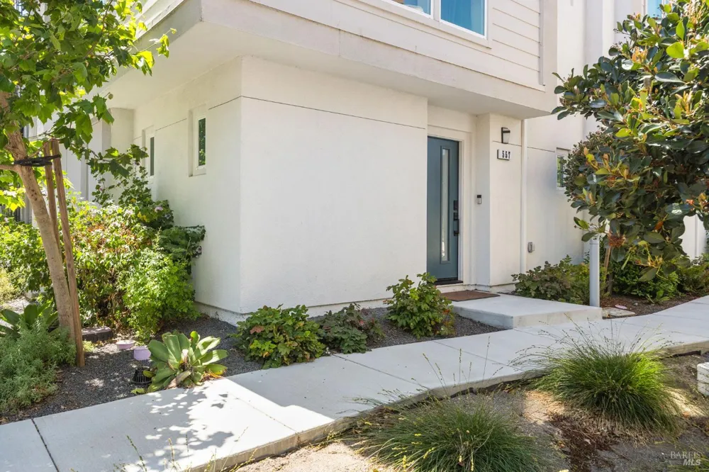 557 Valley Oaks Circle Novato, CA 94945
