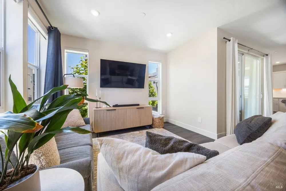 557 Valley Oaks Circle Novato, CA 94945