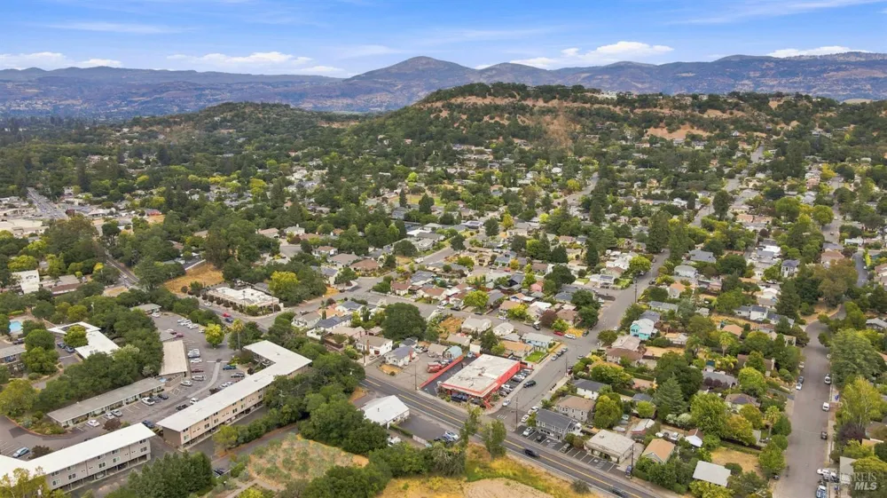 1527 Silverado Trail Napa, CA 94559
