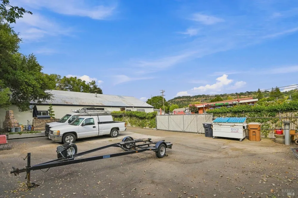 1527 Silverado Trail Napa, CA 94559