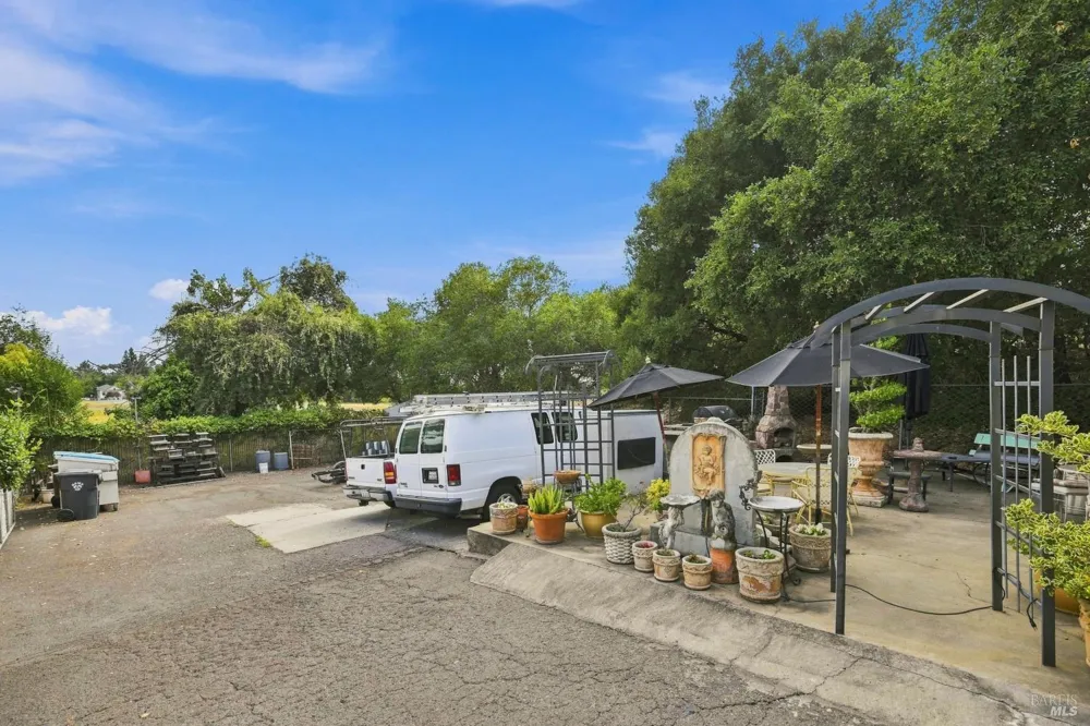 1527 Silverado Trail Napa, CA 94559