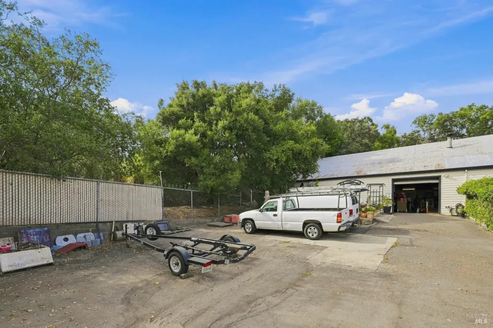 1527 Silverado Trail Napa, CA 94559