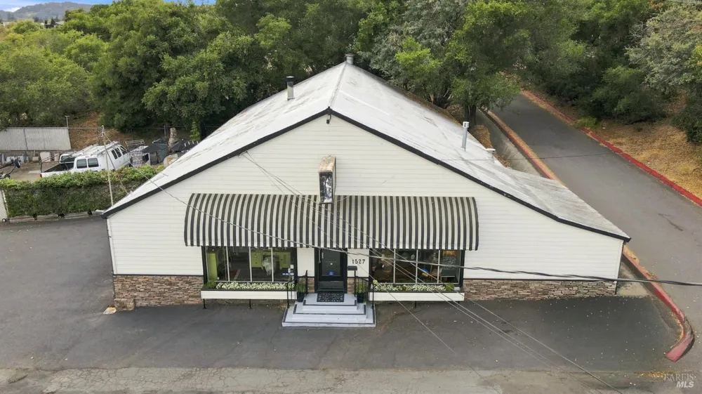 1527 Silverado Trail Napa, CA 94559