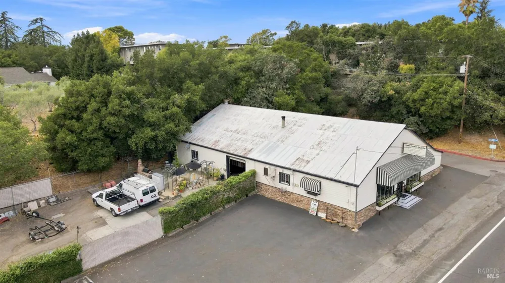 1527 Silverado Trail Napa, CA 94559
