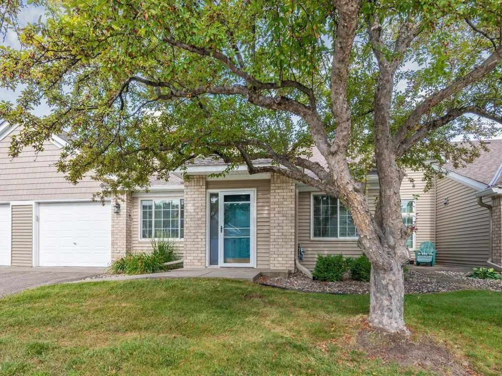 569 Mission Hills Drive Chanhassen, MN 55317