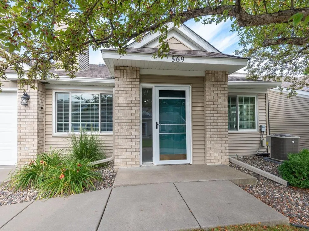 569 Mission Hills Drive Chanhassen, MN 55317