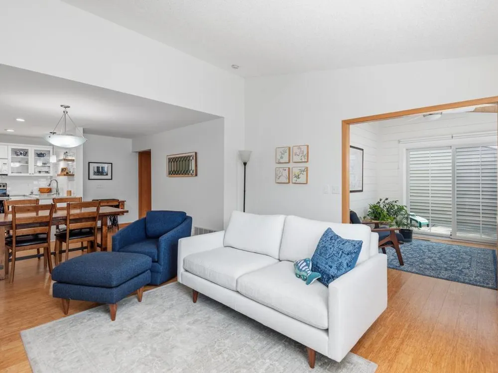 569 Mission Hills Drive Chanhassen, MN 55317