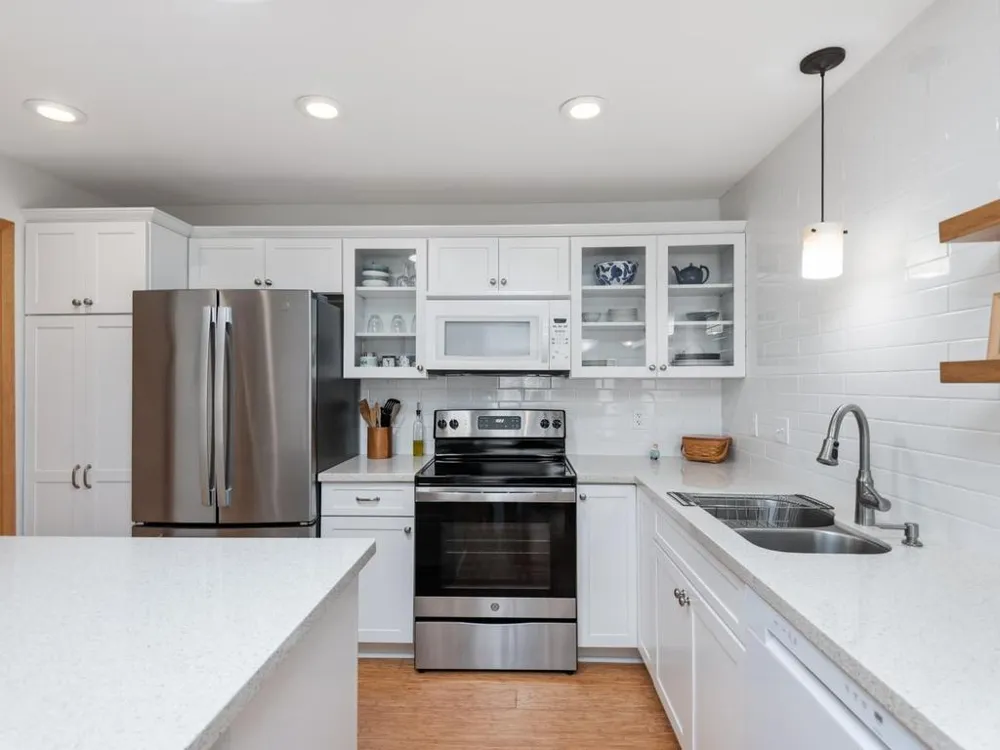 569 Mission Hills Drive Chanhassen, MN 55317