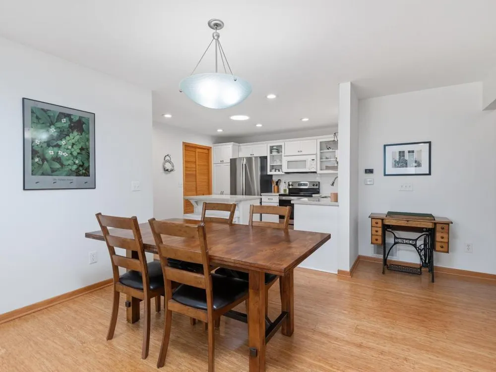 569 Mission Hills Drive Chanhassen, MN 55317