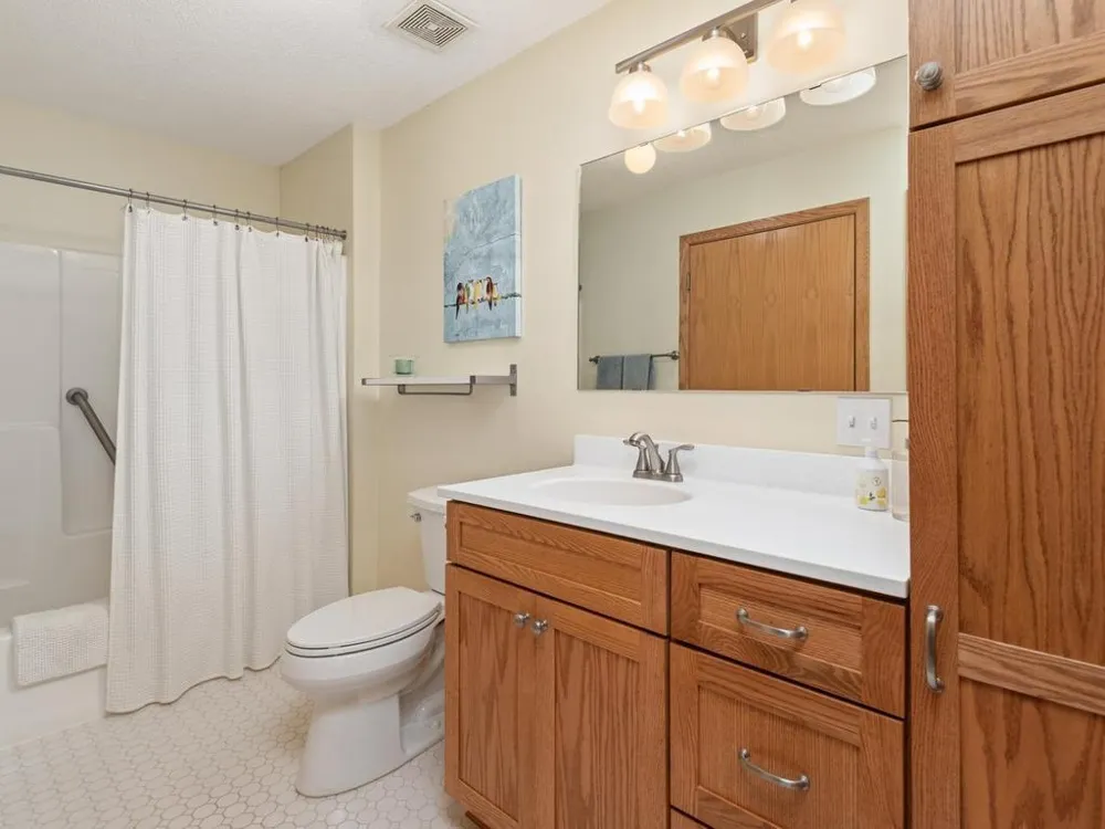 569 Mission Hills Drive Chanhassen, MN 55317