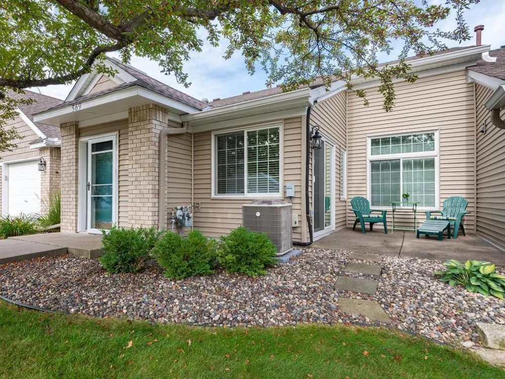 569 Mission Hills Drive Chanhassen, MN 55317