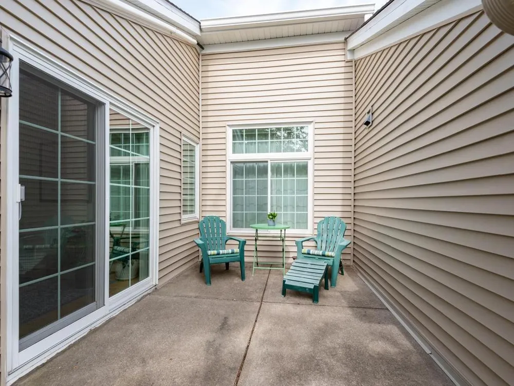 569 Mission Hills Drive Chanhassen, MN 55317