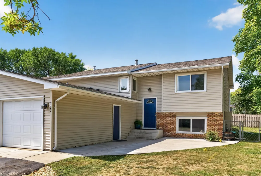 9143 Forestview Lane Maple Grove, MN 55369