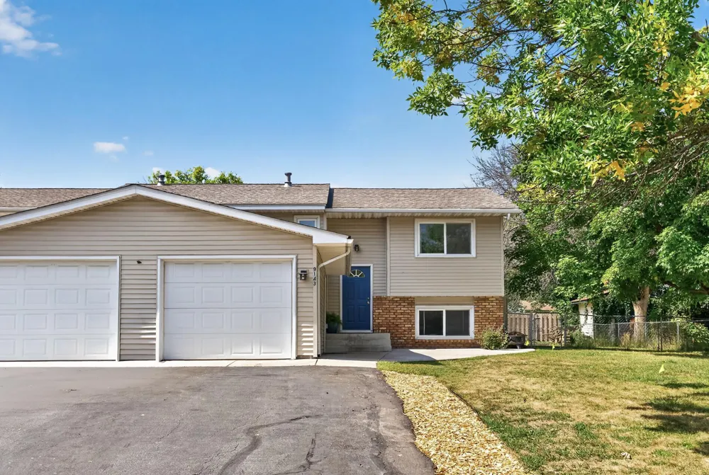 9143 Forestview Lane Maple Grove, MN 55369