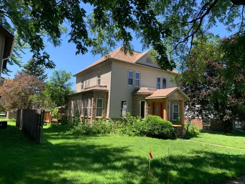 307 1st Street SE
