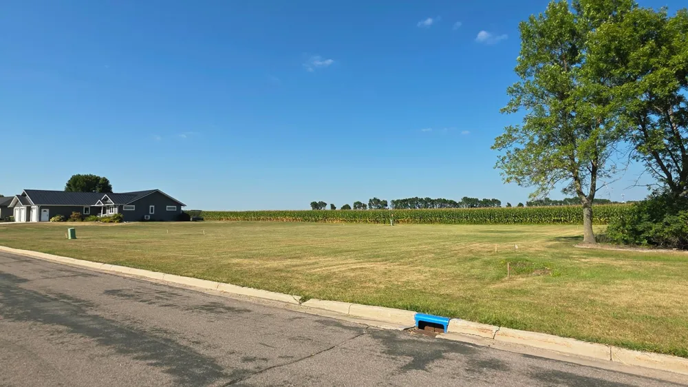 190 and 180 Northwood Drive Cottonwood, MN 56229