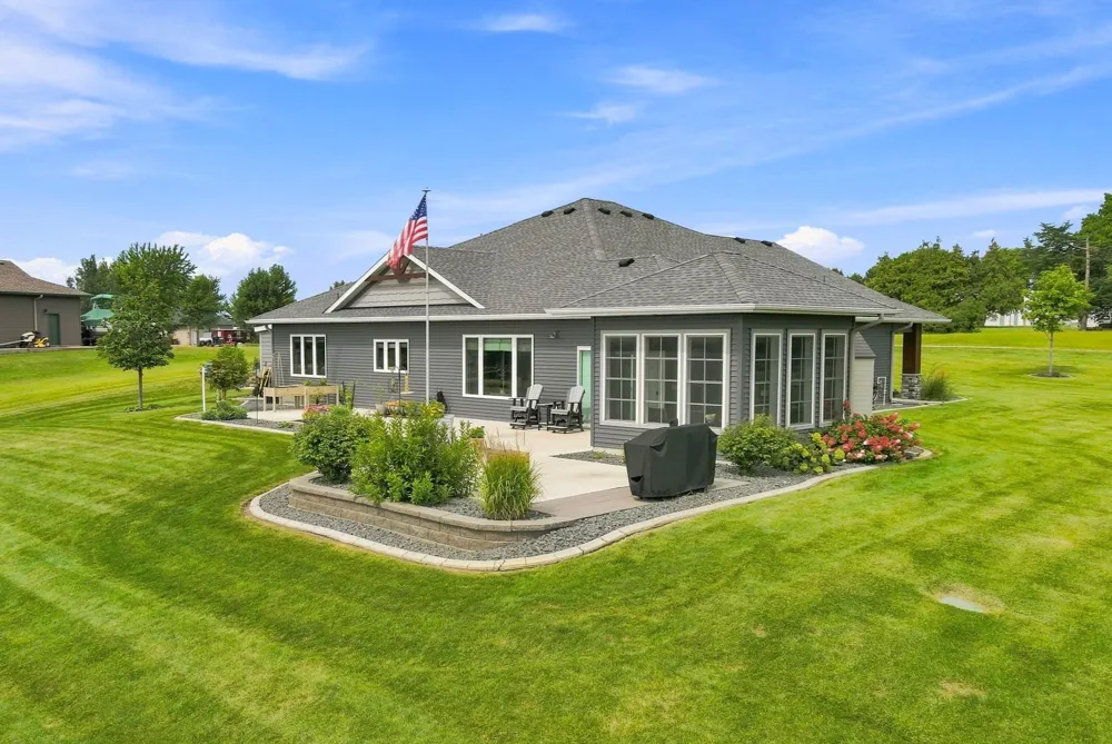 19135 Lake Volney Circle Le Center, MN 56057