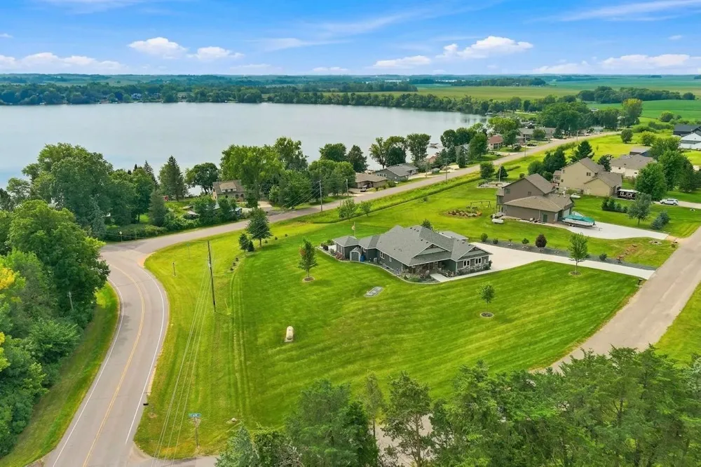 19135 Lake Volney Circle Le Center, MN 56057