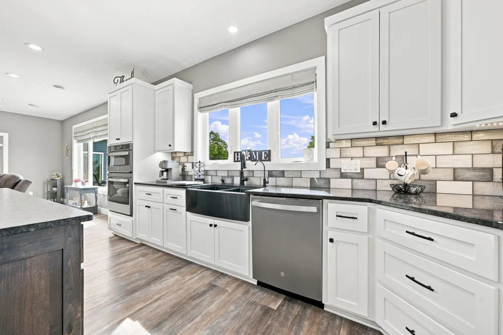 19135 Lake Volney Circle Le Center, MN 56057