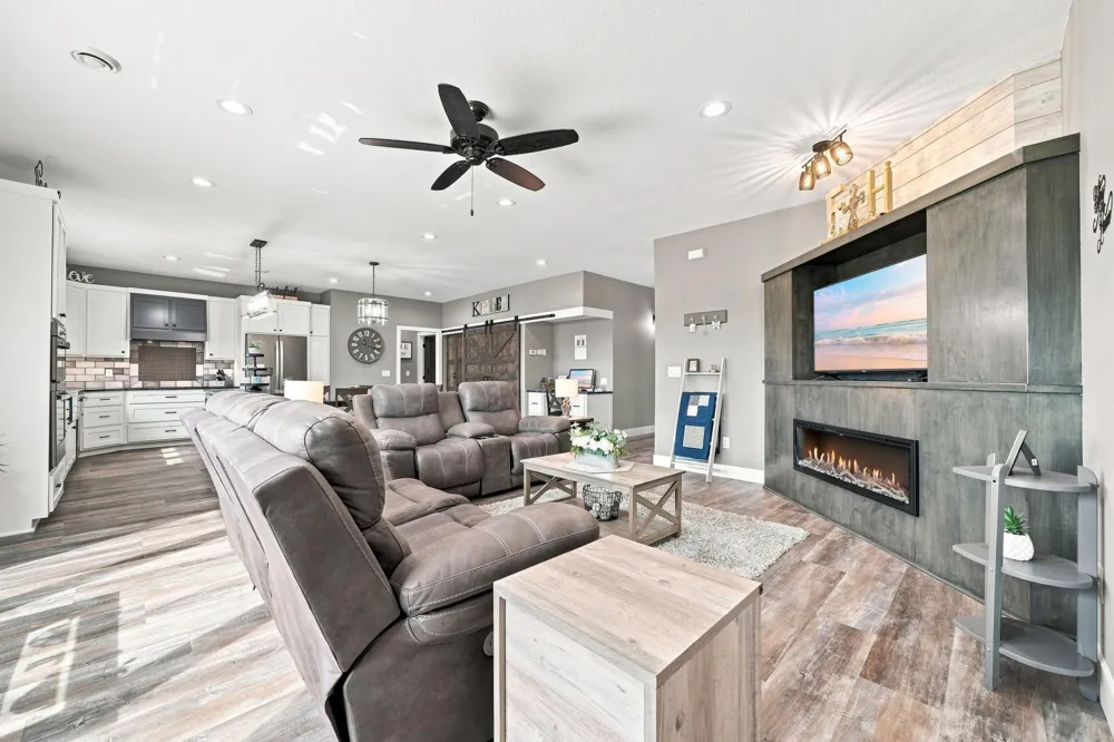19135 Lake Volney Circle Le Center, MN 56057