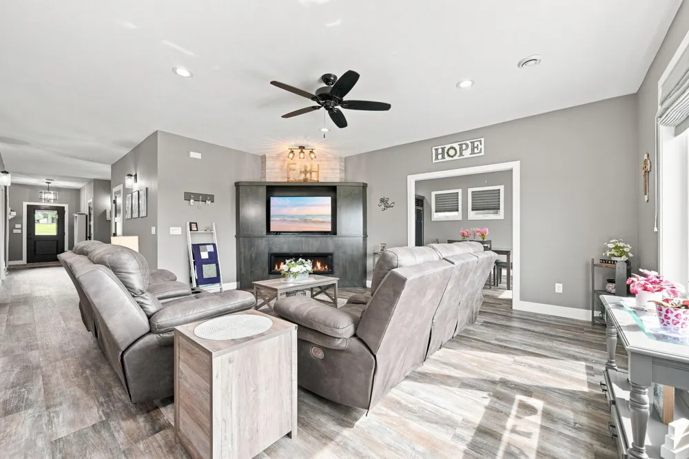 19135 Lake Volney Circle Le Center, MN 56057