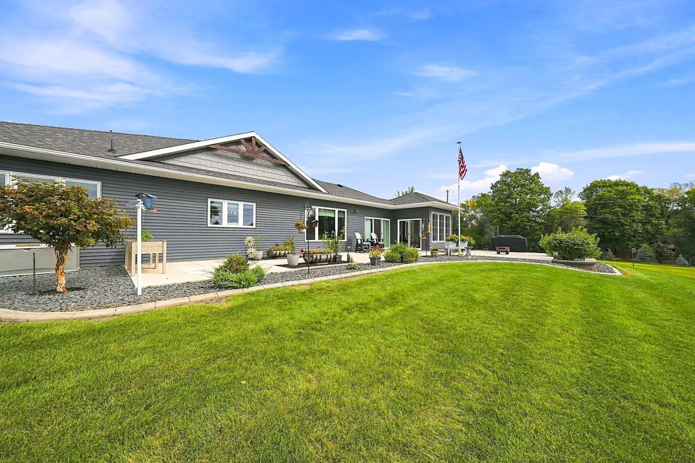 19135 Lake Volney Circle Le Center, MN 56057