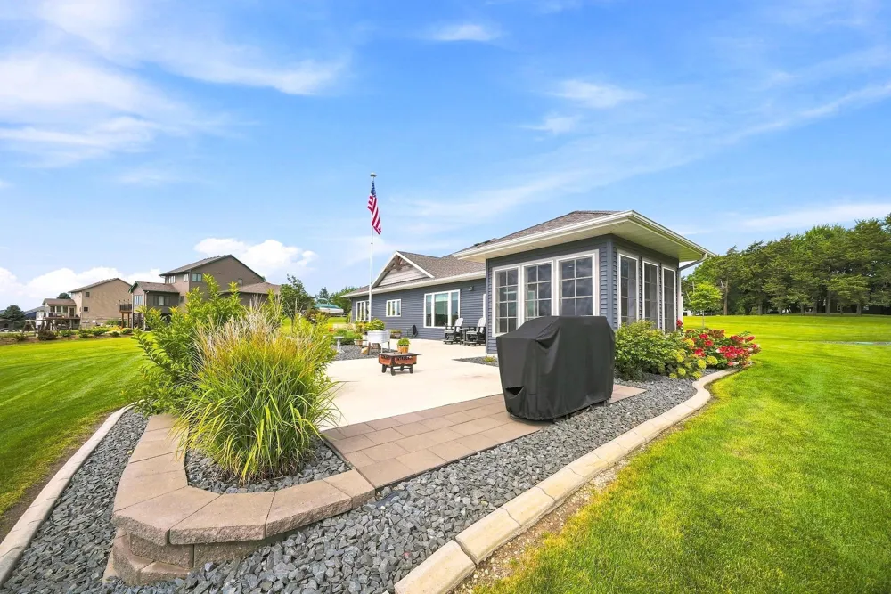 19135 Lake Volney Circle Le Center, MN 56057