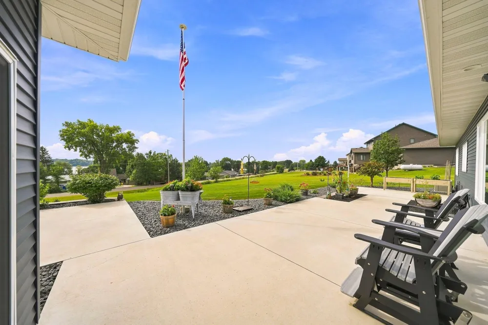 19135 Lake Volney Circle Le Center, MN 56057