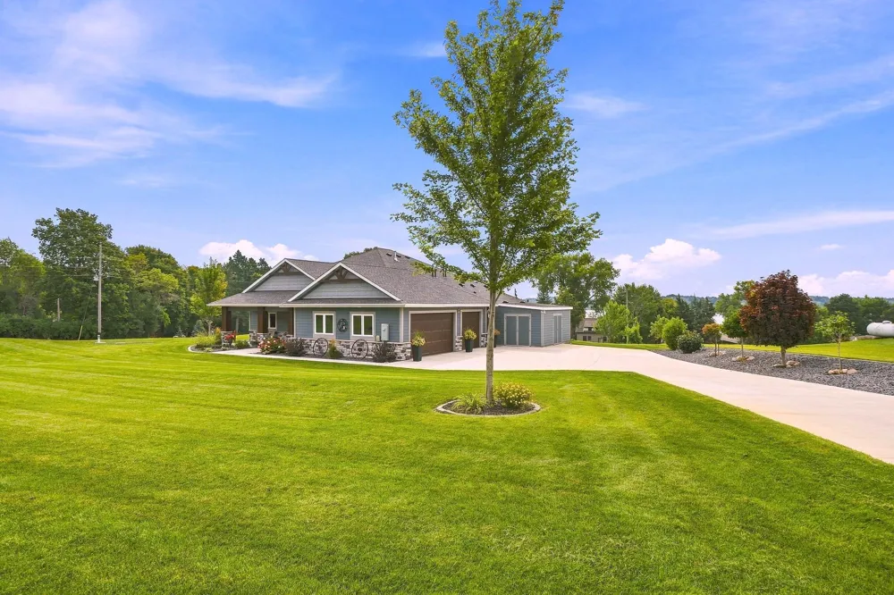 19135 Lake Volney Circle Le Center, MN 56057