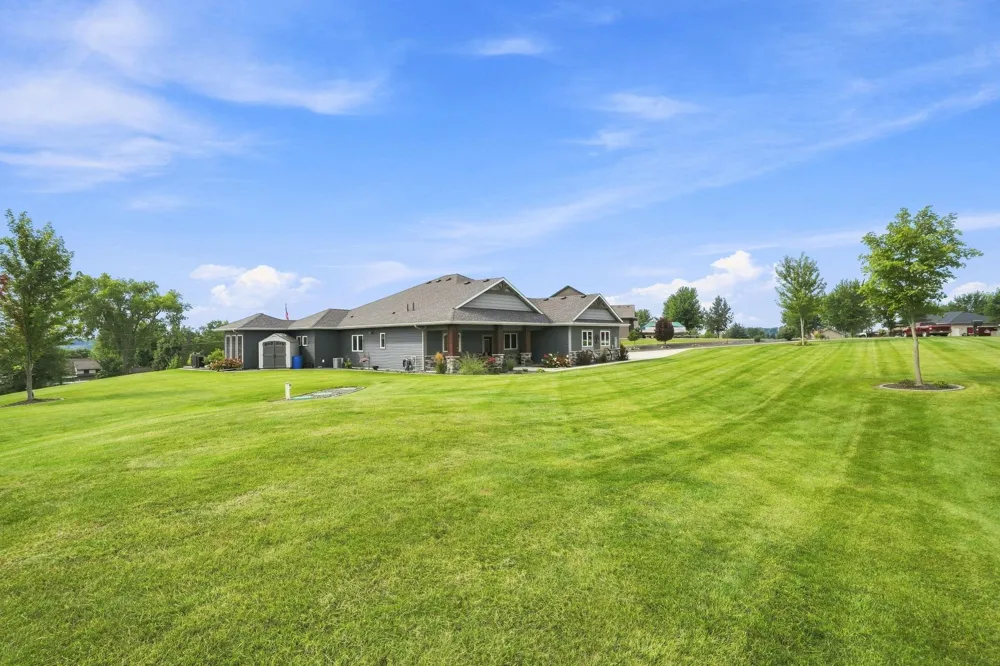 19135 Lake Volney Circle Le Center, MN 56057