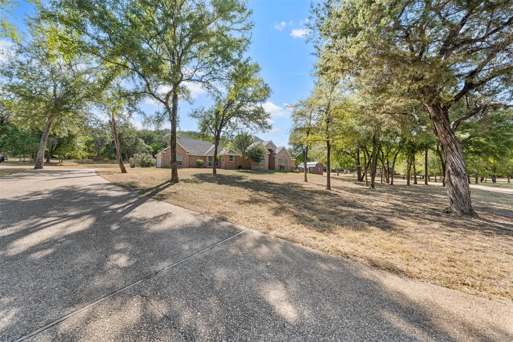 700 Lost Hunters China Spring, TX 76633