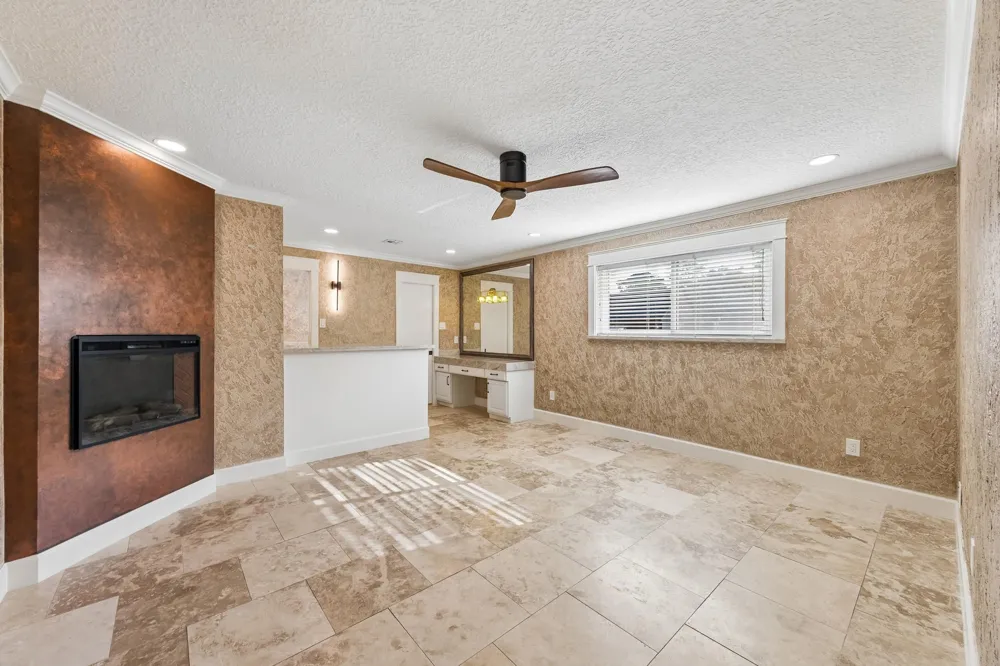 37 Champions Colony E Houston, TX 77069