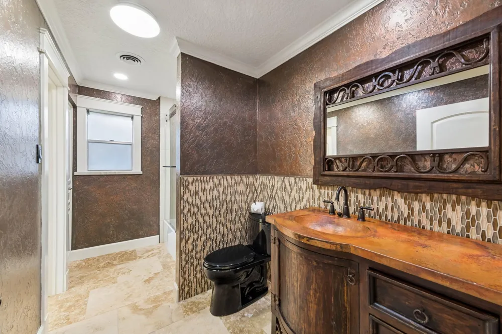 37 Champions Colony E Houston, TX 77069