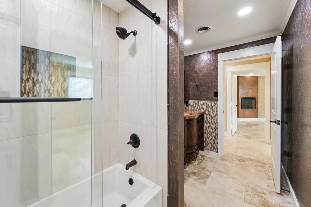 37 Champions Colony E Houston, TX 77069